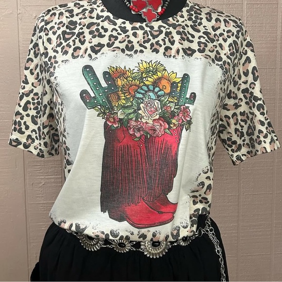 Leopard Print Graphic T-Shirt - Picture 2 of 2